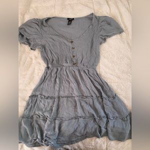 i’ve only worn this beautiful dress twice, hopefully finds an amazing closet!